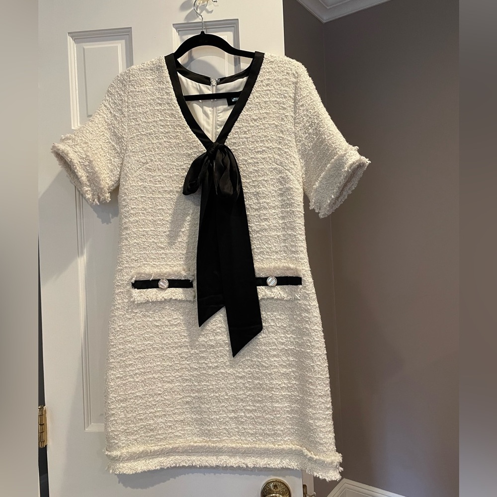 Alexia Admor - winter white shift tweed “Chanel” style dress - size 8